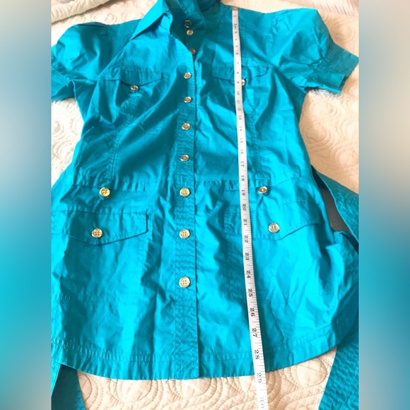 Bebe blue top with pockets, belt, & gold accent buttons in sz M. New, no tags. - Picture 5 of 12